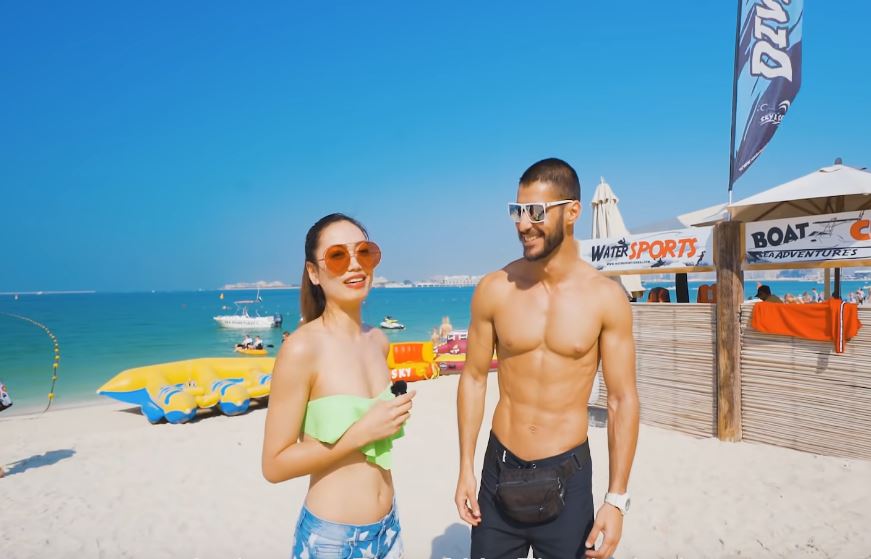 Ngọc Trinh - Khắc Tiệp chơi lớn mặc bikini cưỡi lạc đà trên biển ở Dubai