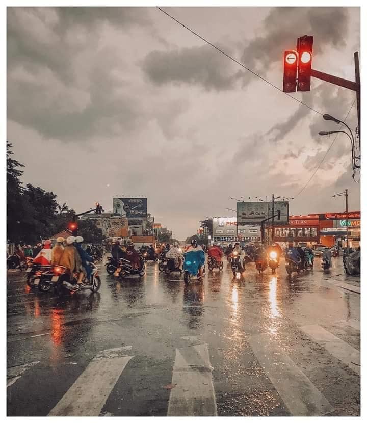 SÀI GÒN 29 . 03 . 2022 Sài Gòn một buổi chiều mưa…