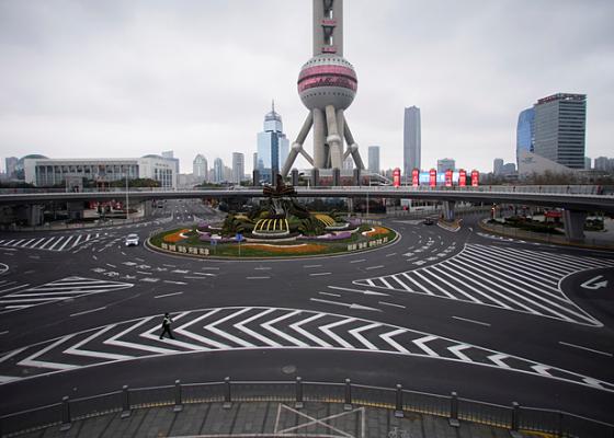 Đường phố Thượng Hải vắng vẻ vì người dân ở nhà tránh dịch